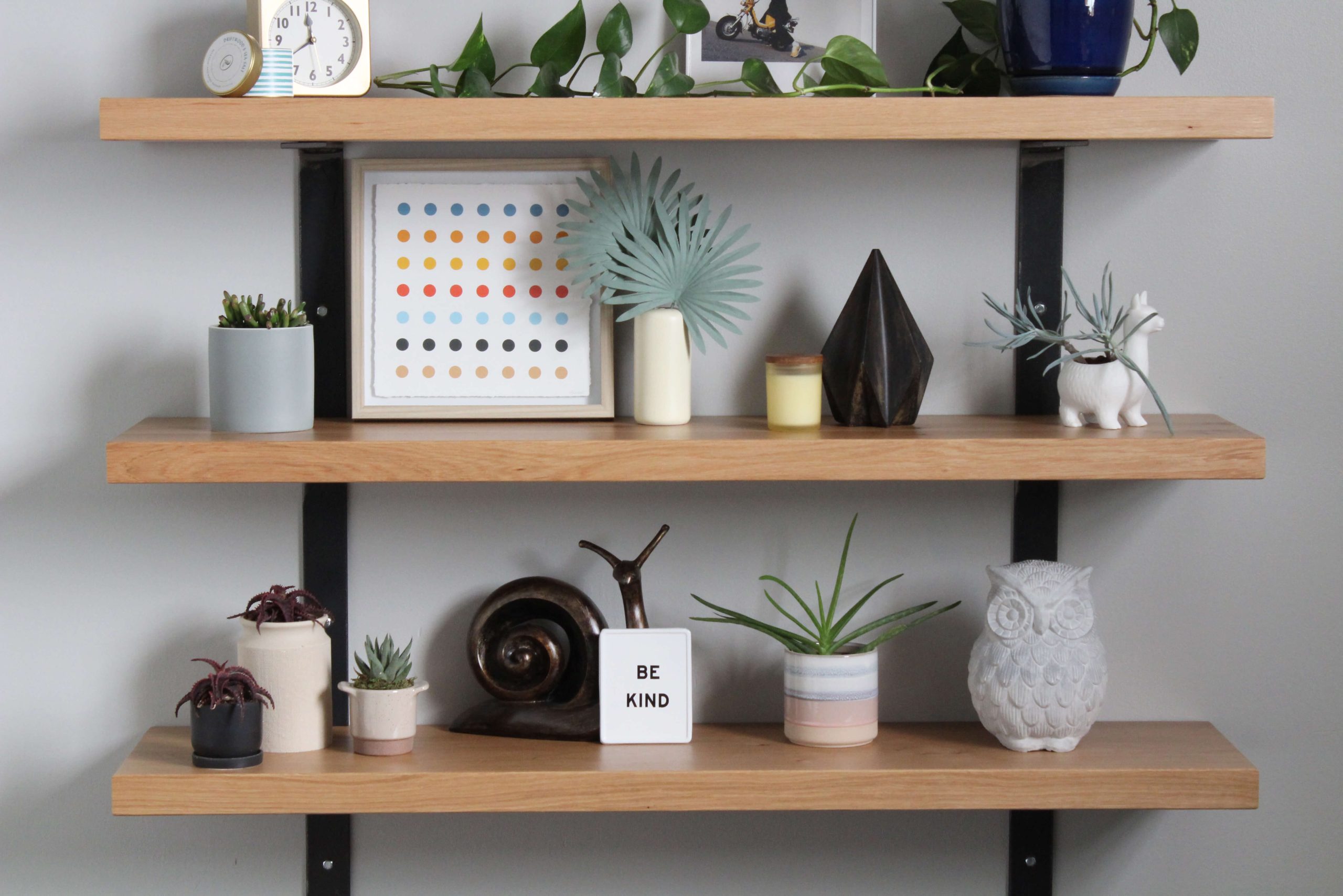Oak-Clear-Coat-Floating-Bookshelf-3