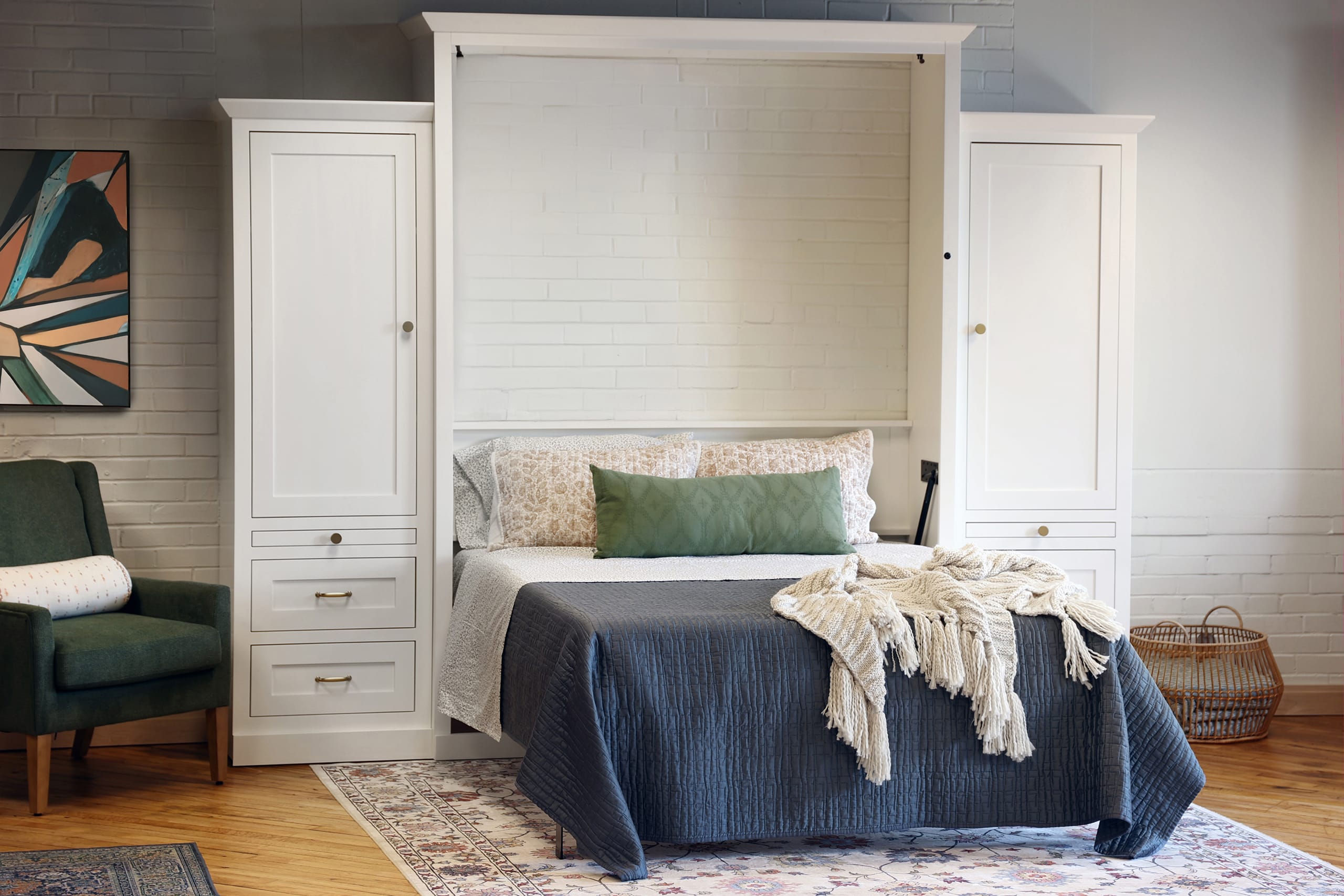 White Shaker Murphy Bed Listing Photo 1