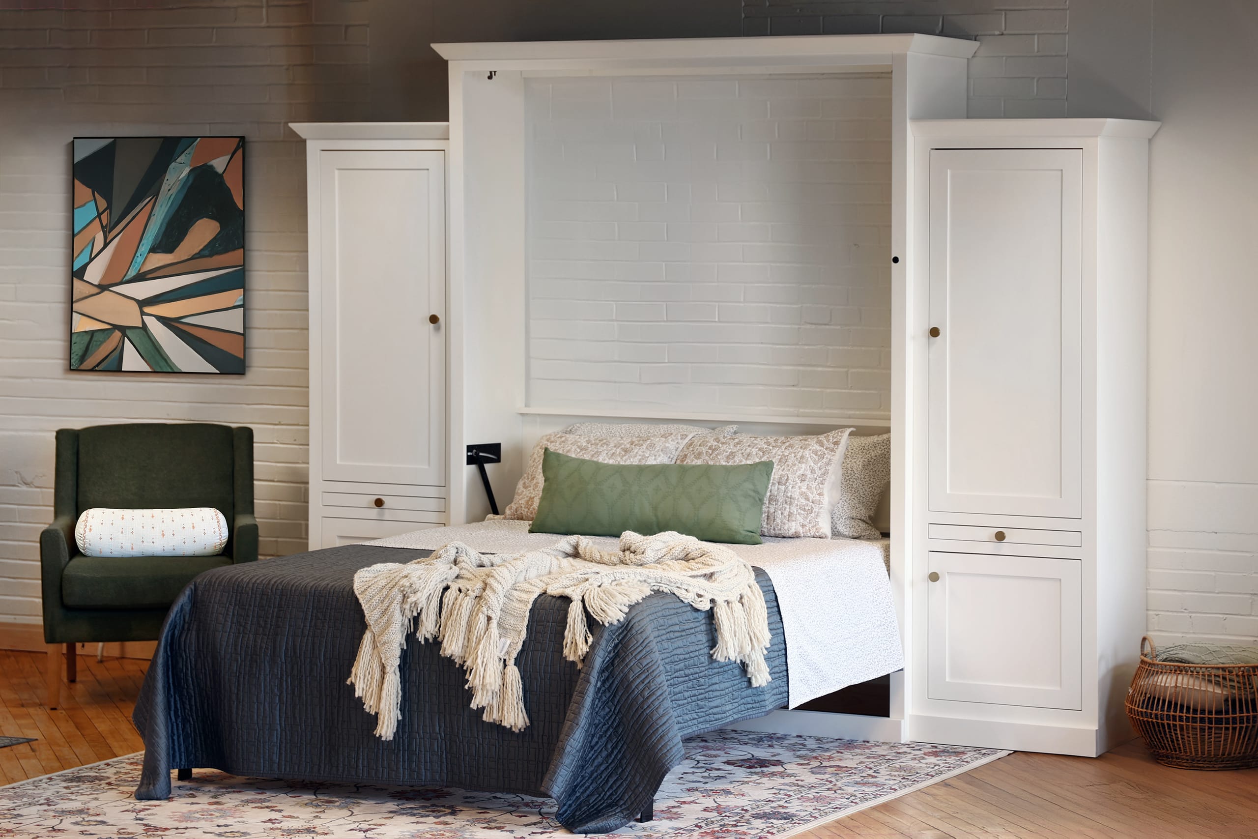 White Shaker Murphy Bed Listing Photo 2
